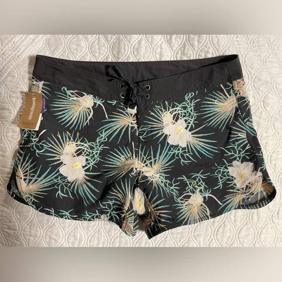 Patagonia Pants - PATAGONIA- woman’s Wavefarer Boardshorts - 5" - NWT